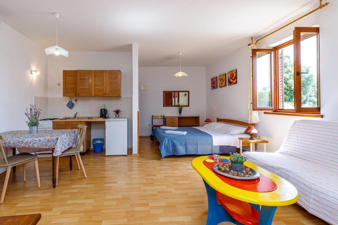 Apartments Pernar 波雷奇 外观 照片