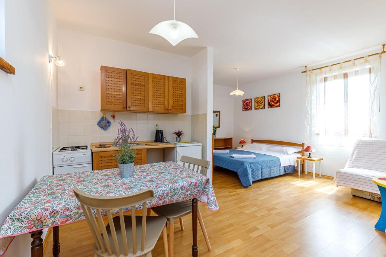 Apartments Pernar 波雷奇 外观 照片